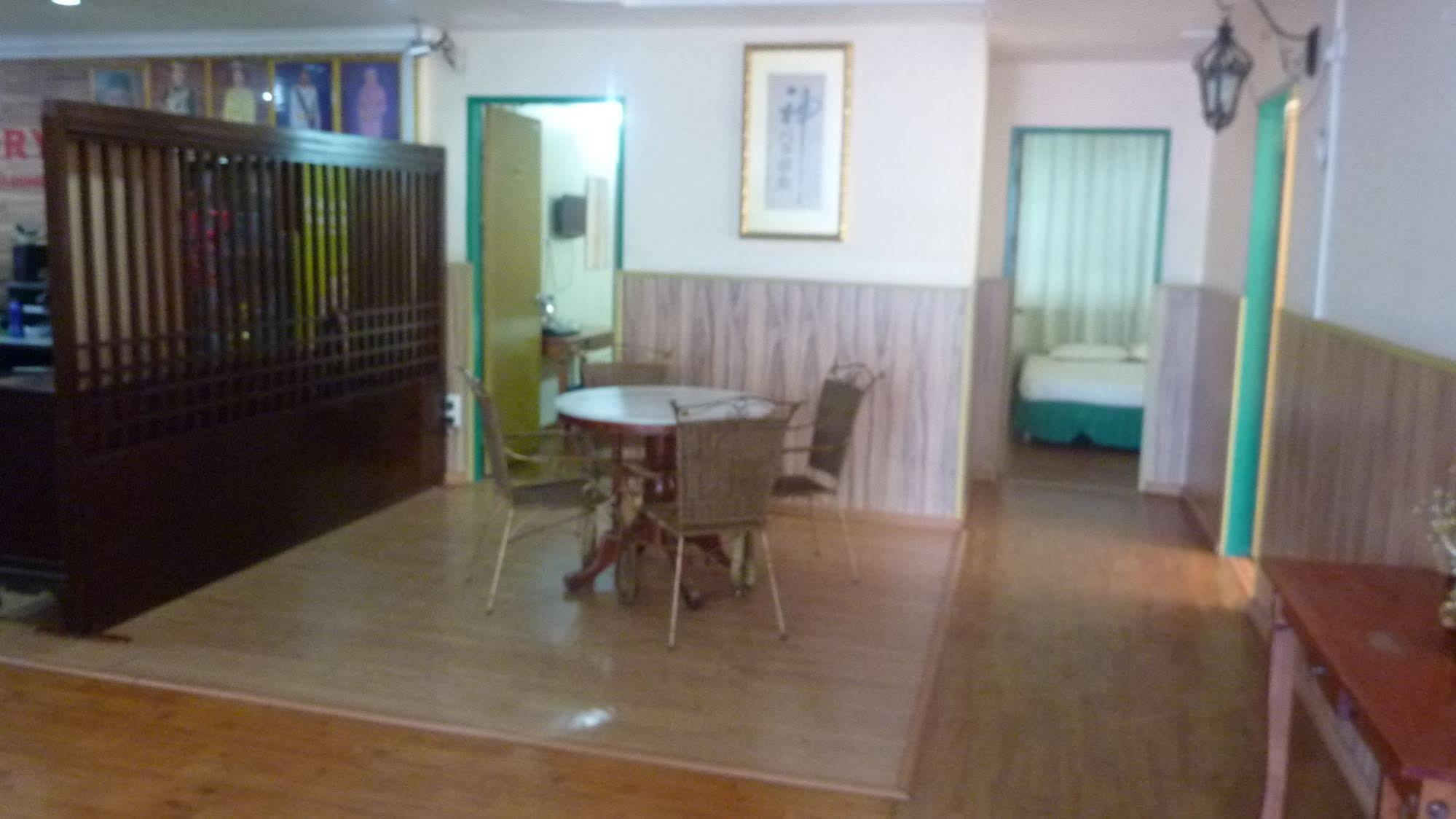7 Hung Hung Inn Kota Kinabalu Buitenkant foto