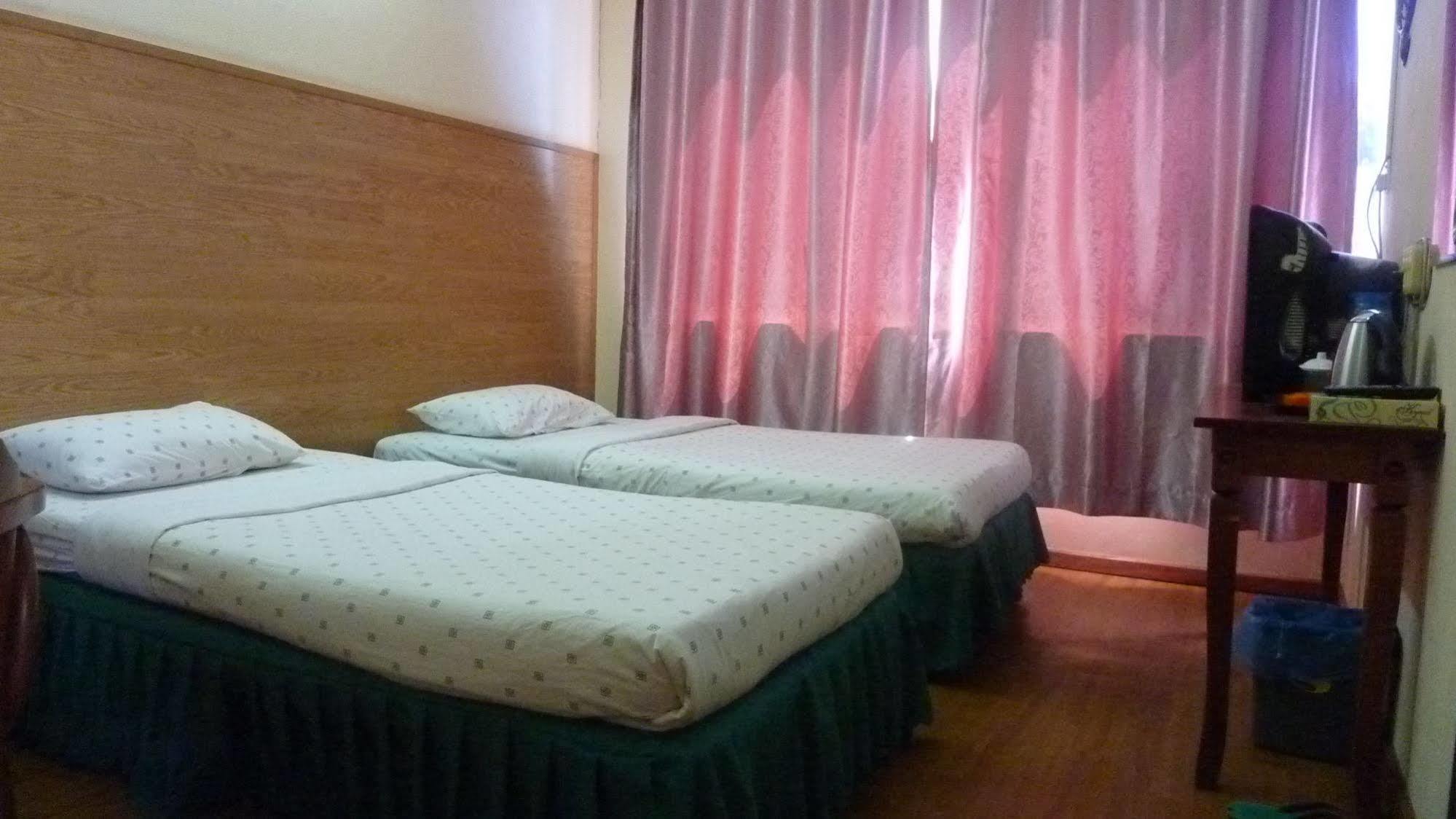 7 Hung Hung Inn Kota Kinabalu Buitenkant foto