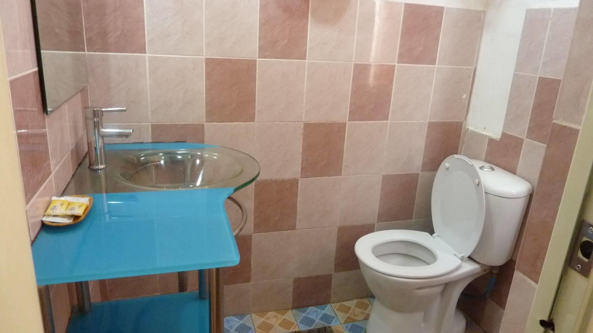 7 Hung Hung Inn Kota Kinabalu Buitenkant foto
