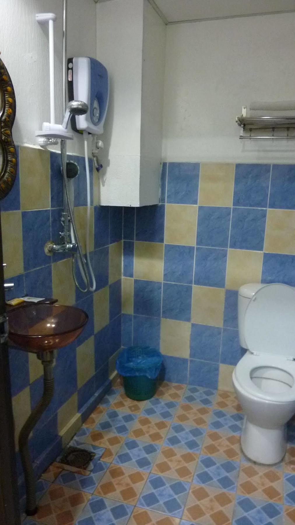 7 Hung Hung Inn Kota Kinabalu Buitenkant foto