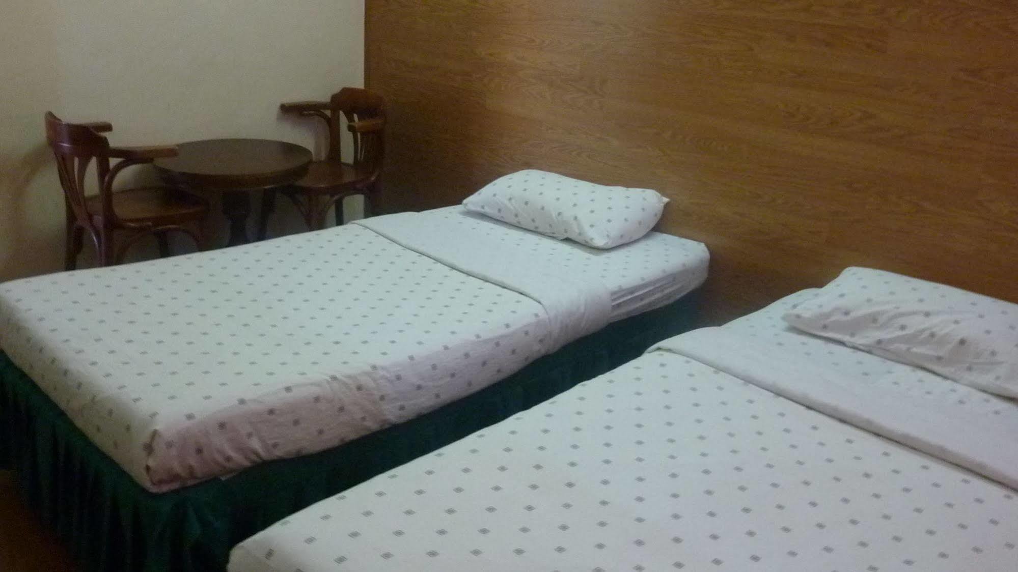 7 Hung Hung Inn Kota Kinabalu Buitenkant foto