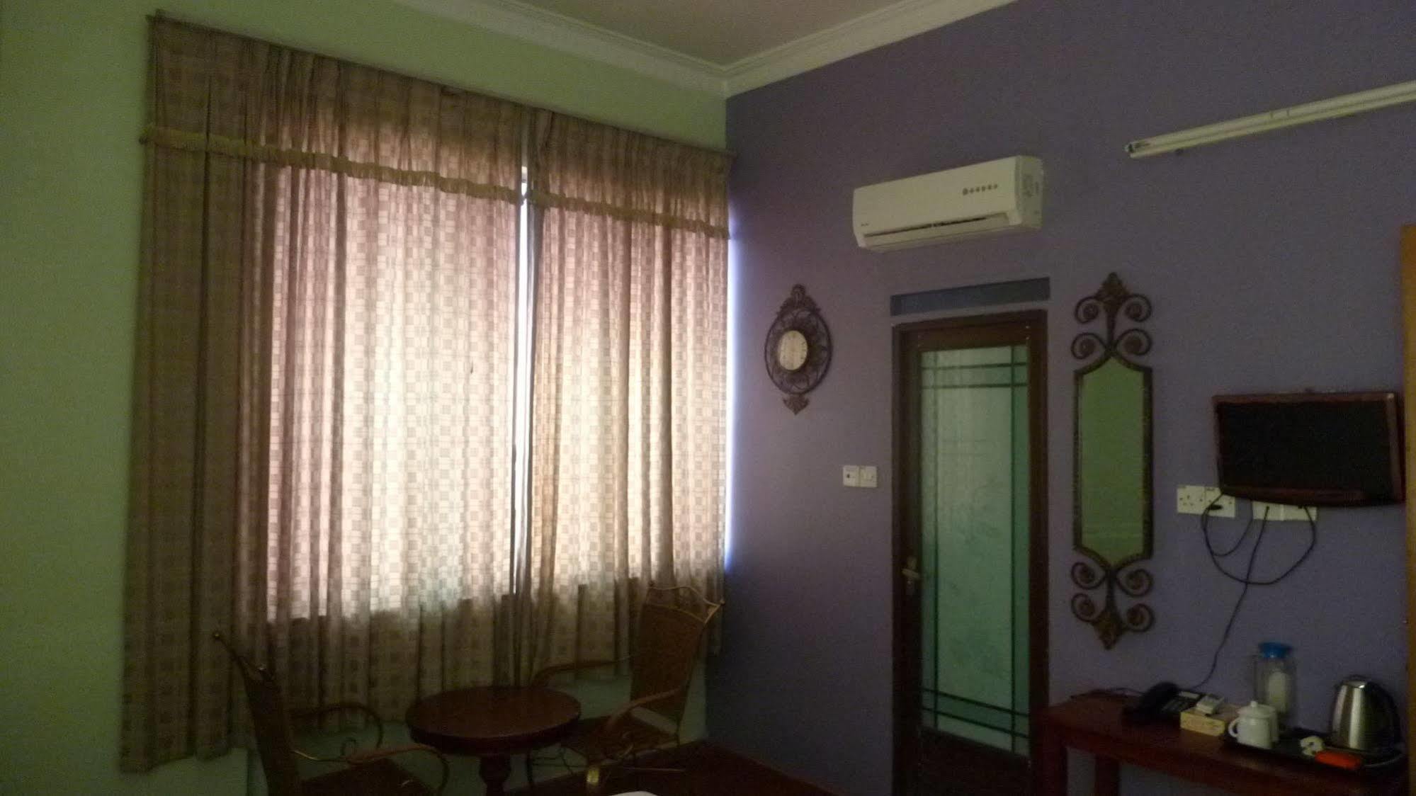 7 Hung Hung Inn Kota Kinabalu Buitenkant foto