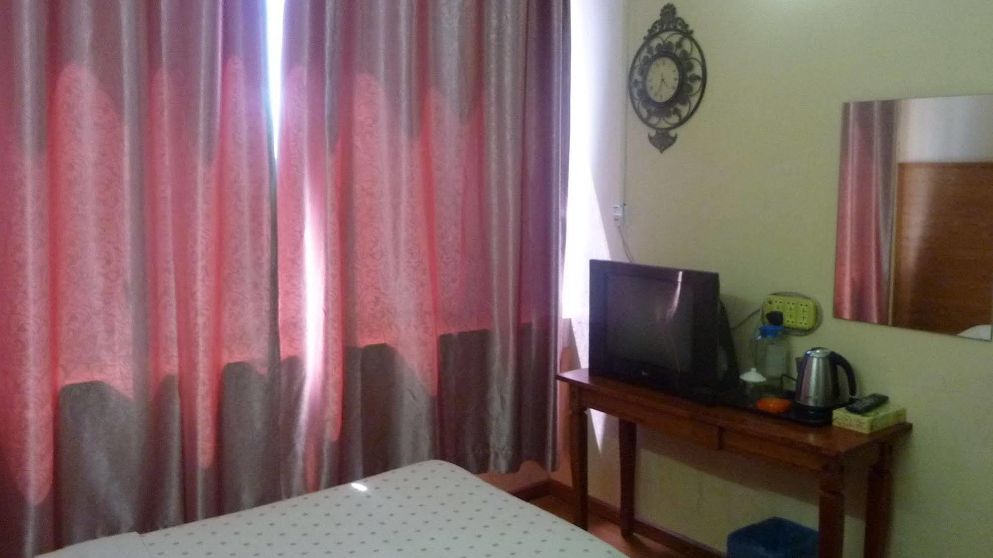 7 Hung Hung Inn Kota Kinabalu Buitenkant foto